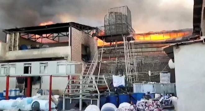 İran’da sanayi bölgesinde dev yangın