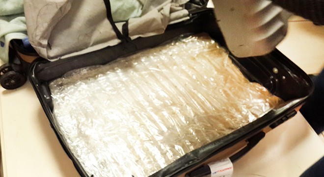 İranlı yolcuların valizinden 3 kilo eroin çıktı