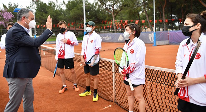 İşitme Engelliler Tenis Milli Takımı HayatPark kortlarında