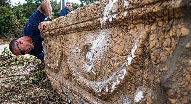 İsrail’de bin 800 yıllık iki lahit keşfedildi
