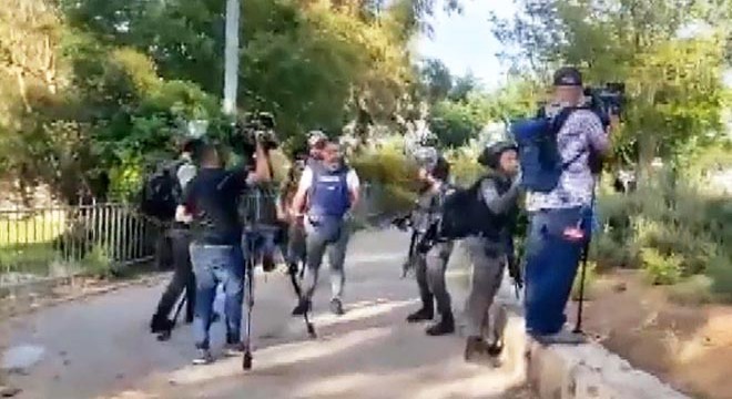 İsrail polisinden haber takibi yapan gazetecilere saldırı