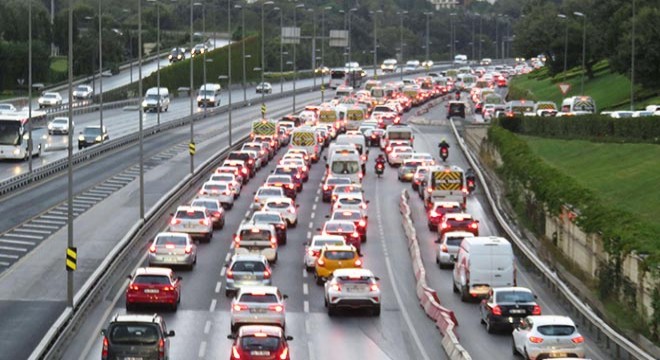 İstanbul da okullar açıldı; trafik yüzde 62 seviyesinde