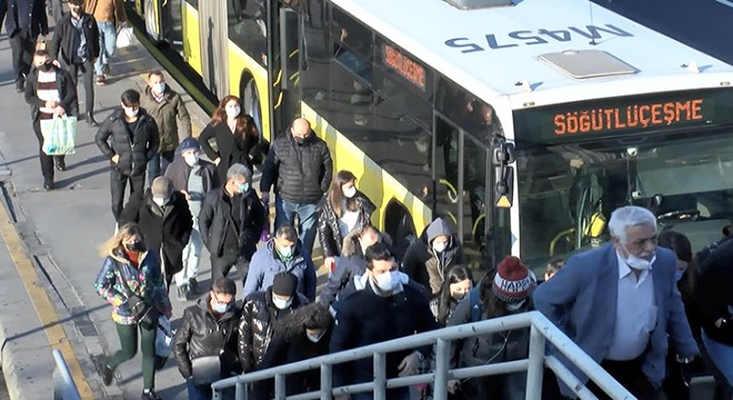 İstanbul da trafik yoğunluğu yüzde 70 e ulaştı