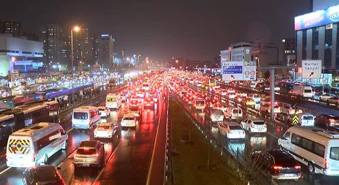 İstanbul da trafik yoğunluğu yüzde 90 a ulaştı