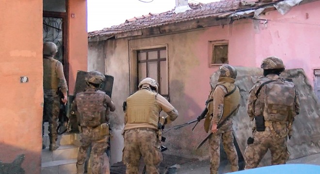 İstanbul da uyuşturucu tacirlerine şafak operasyonu