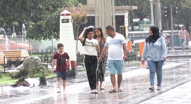 İstanbul da yağmur etkili oluyor