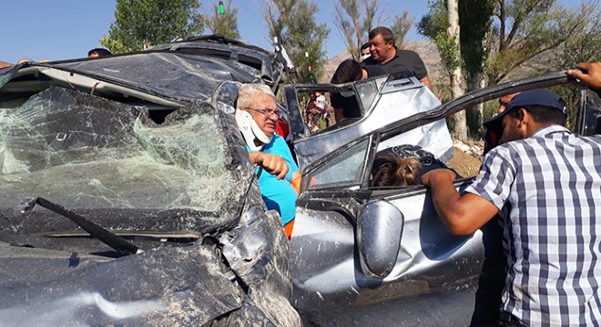 İstanbul dan Fethiye ye tatil yolunda kaza; 4 kişilik aile yaralı