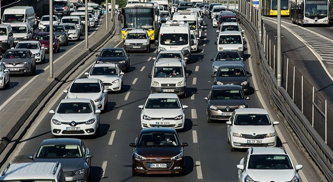 İstanbul trafiğinde sabah yoğunluğu
