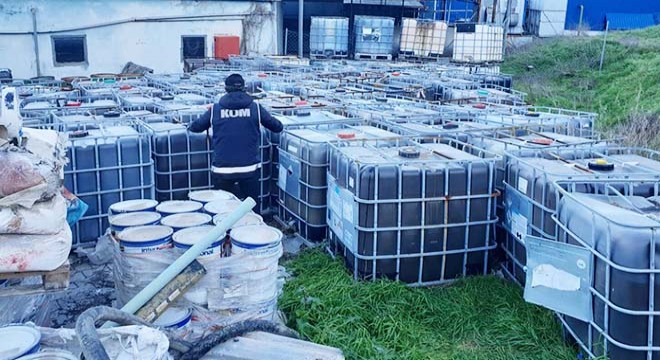 İzmir de 107 bin 300 litre kaçak akaryakıt ele geçirildi