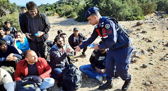 İzmir de 118 kaçak göçmen yakalandı