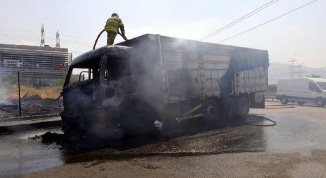 İzmir de kamyon yangını