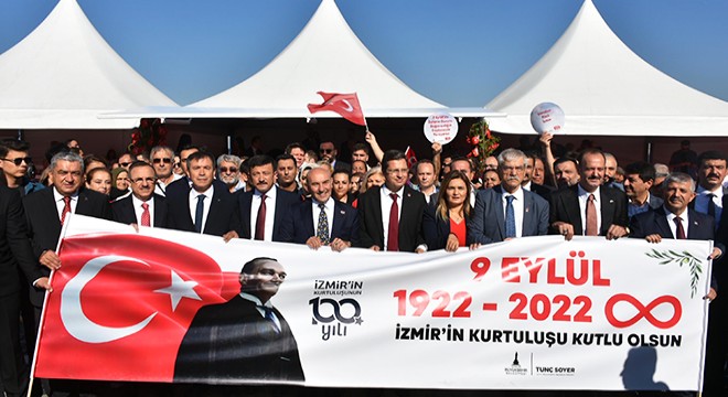 İzmir de kurtuluşun 100 üncü yılına coşkulu kutlama