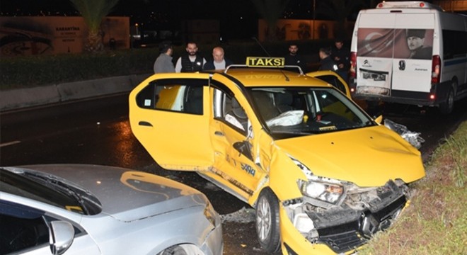İzmir de zincirleme kaza: 9 yaralı