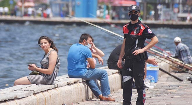 İzmir polisinden  maske  denetimi