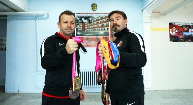İzmirli öğretmenlerin taekwondo başarısı