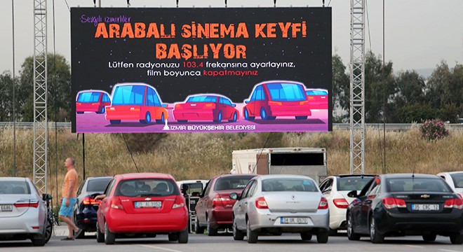 İzmirliler arabalı sinemada buluştu
