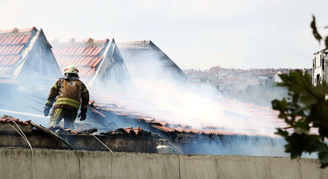 İzolasyon çalışması yapılan çatıda yangın