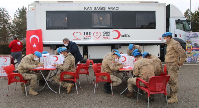 Jandarma, Kızılay’a kan bağışı desteğinde bulundu