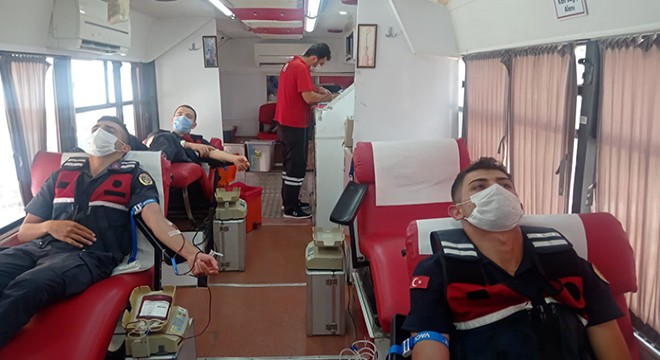 Jandarmadan 25 ünite kan bağışı