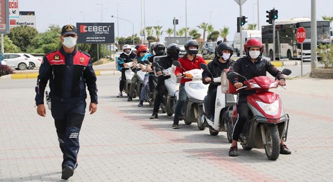 Jandarmadan motokuryelere güvenli sürüş eğitimi