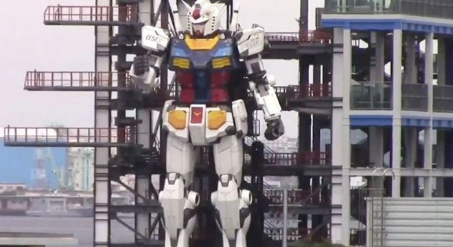 Japon yapımı Gundam robotu ilk adımını attı