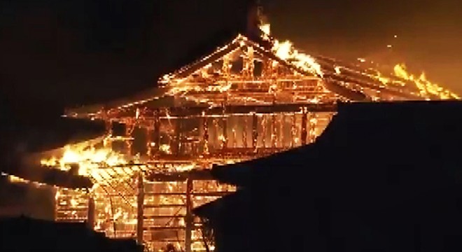 Japonya’da tarihi Shuri Kalesi yandı