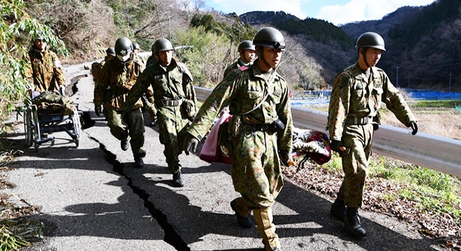 Japonya depreminde ölü sayısı 100 oldu