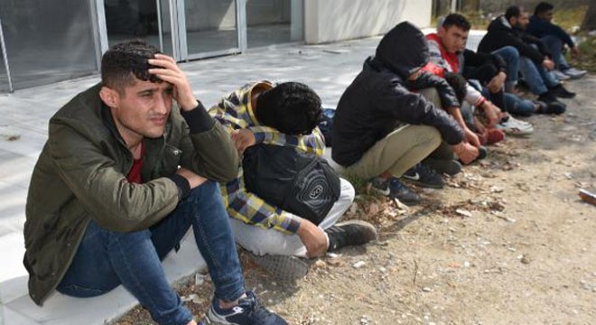 Kaçak göçmenler polis denetimine takıldı