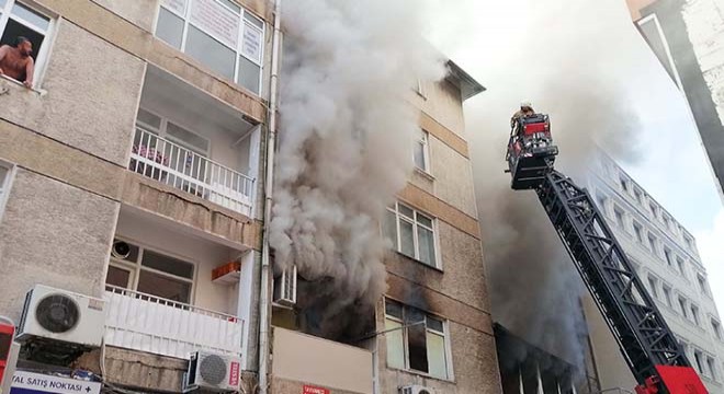Kadıköy de 4 katlı binada yangın: 1 ölü