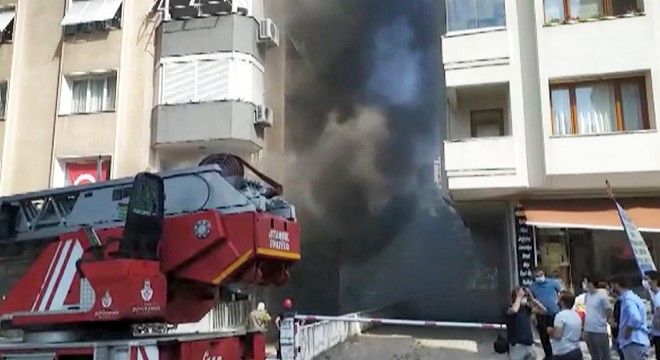 Kadıköy de tuhafiye dükkanında yangın