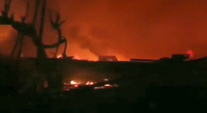 Kaliforniya’daki yangın evleri yok etmeye devam ediyor