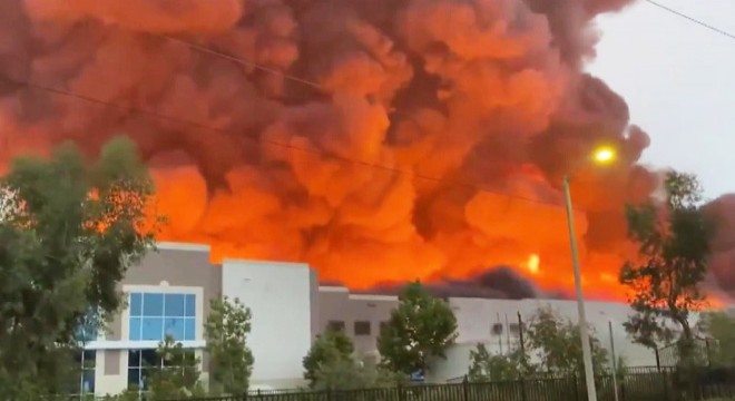 Kaliforniya eyaletinde Amazon şirketine ait depoda yangın