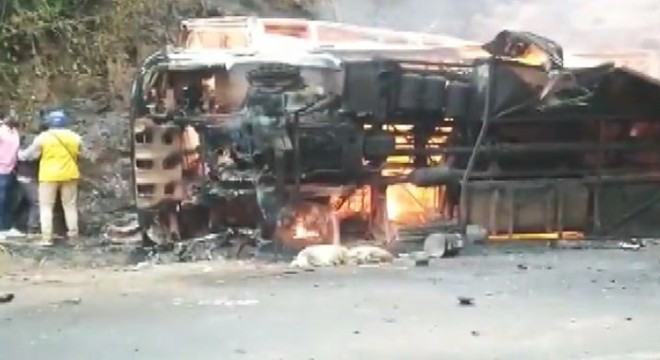 Kamerun’da yolcu otobüsüyle kamyon çarpıştı: 53 ölü