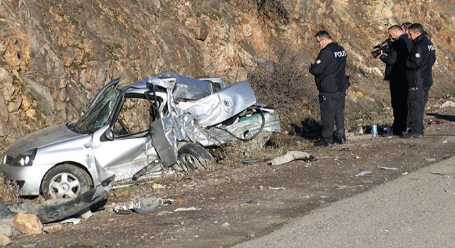 Kamyon çarpan otomobilin sürücüsü Merve öldü