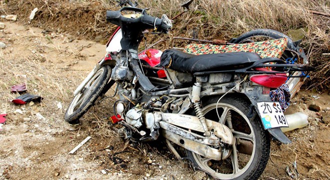 Kamyon sepetli motosiklete çarptı: 1 ölü, 2 yaralı