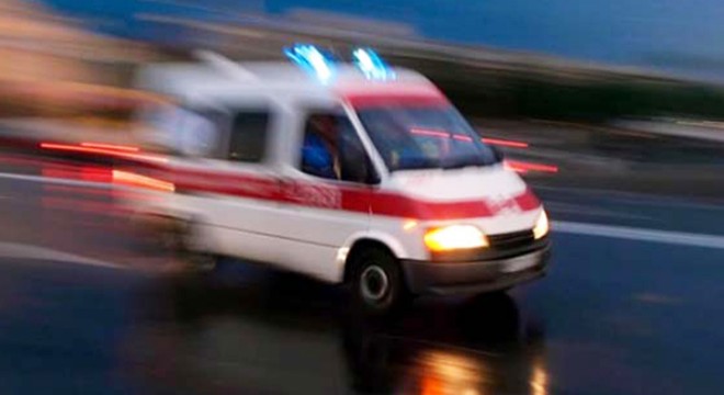 Kamyona çarpan minibüsün şoförü yaralandı