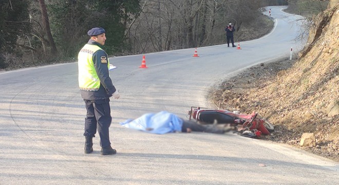 Kamyona çarpan motosikletin sürücüsü öldü