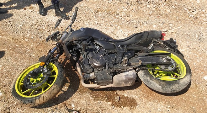 Kamyonete çarpan motosikletin sürücüsü öldü