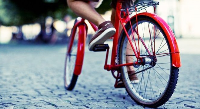Kamyonetin çarptığı bisikletli öldü