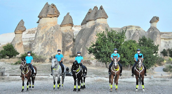 Kapadokya da turistlerin güvenliği atlı birliklere emanet