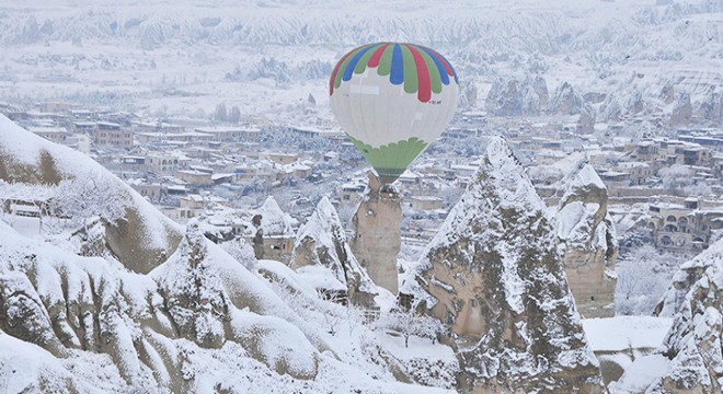 Kapadokya, mevsimin ilk kar yağışıyla bembeyaz