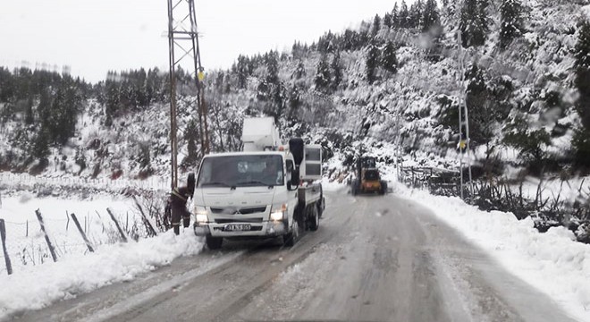 Kar yağışının etkili olduğu köylerde çalışmalar sürüyor