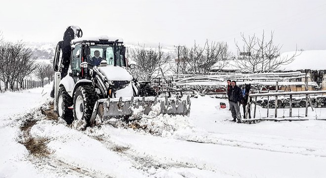 Karadeniz de kar nedeniyle 71 köy yolu kapandı