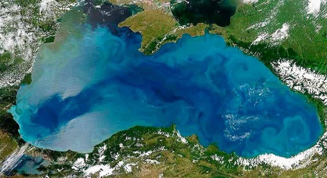 Karadeniz in turkuaza bürünen rengi uzaydan görülüyor