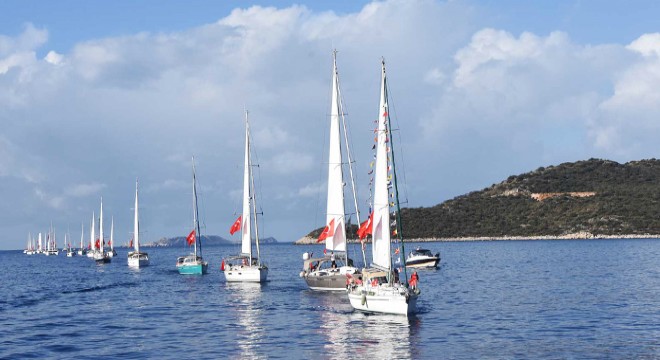 Kaş ta 60 tekneyle, Meis Adası önünde Cumhuriyet coşkusu