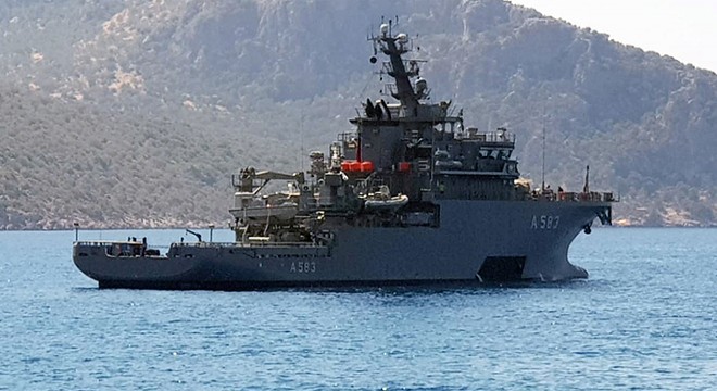 Kaş ta Türk savaş gemilerinin bekleyişi sürüyor