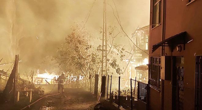 Kastamonu da 6 ev, alev alev yandı