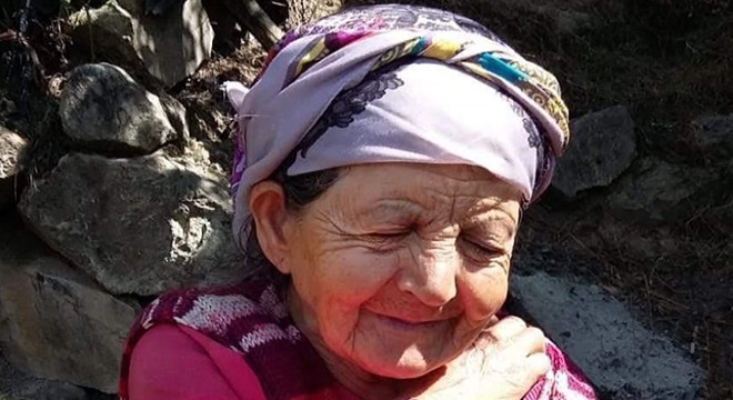 Kayıp yaşlı kadının yol kenarında cesedi bulundu