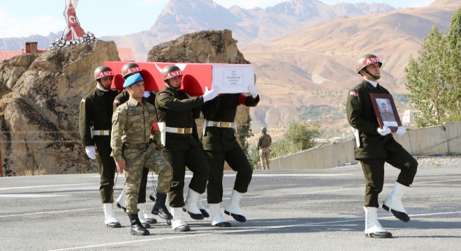 Kazada şehit olan asker, törenle uğurlandı