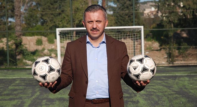 Kemer'e yeni halı saha